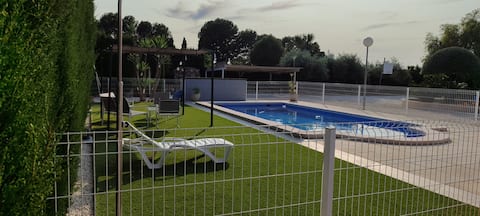 House with a private pool (Perfect for children)