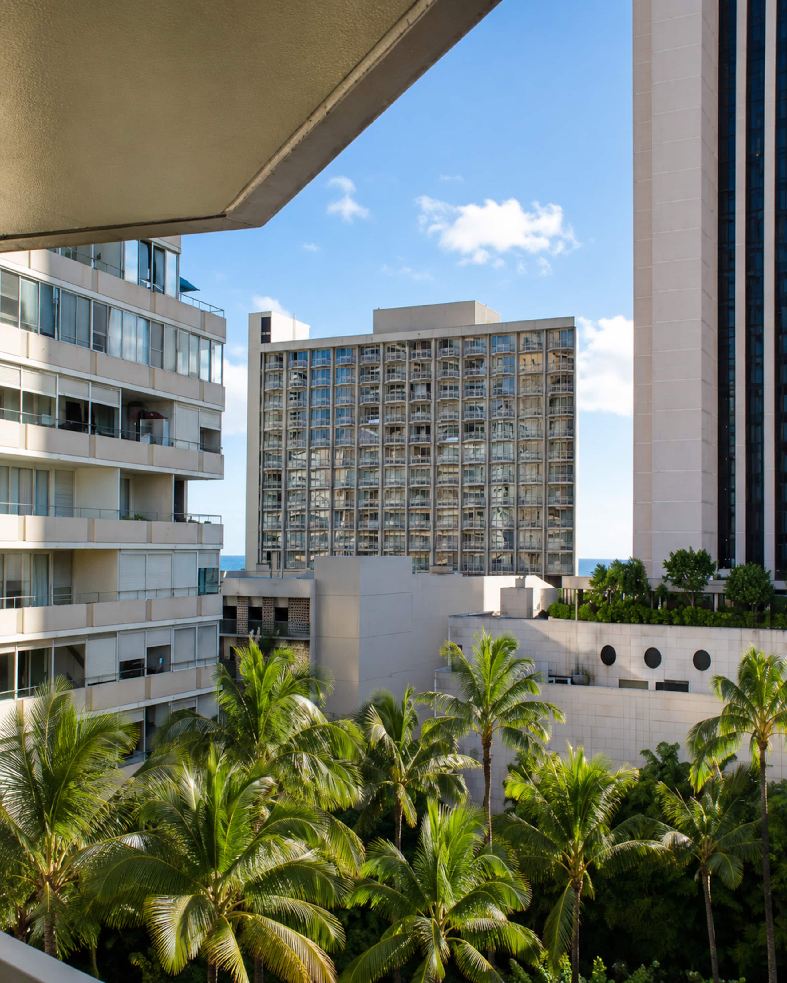 Condo in Honolulu · ★4.82 · 1 bedroom · 2 beds · 1 private bath - Image 11