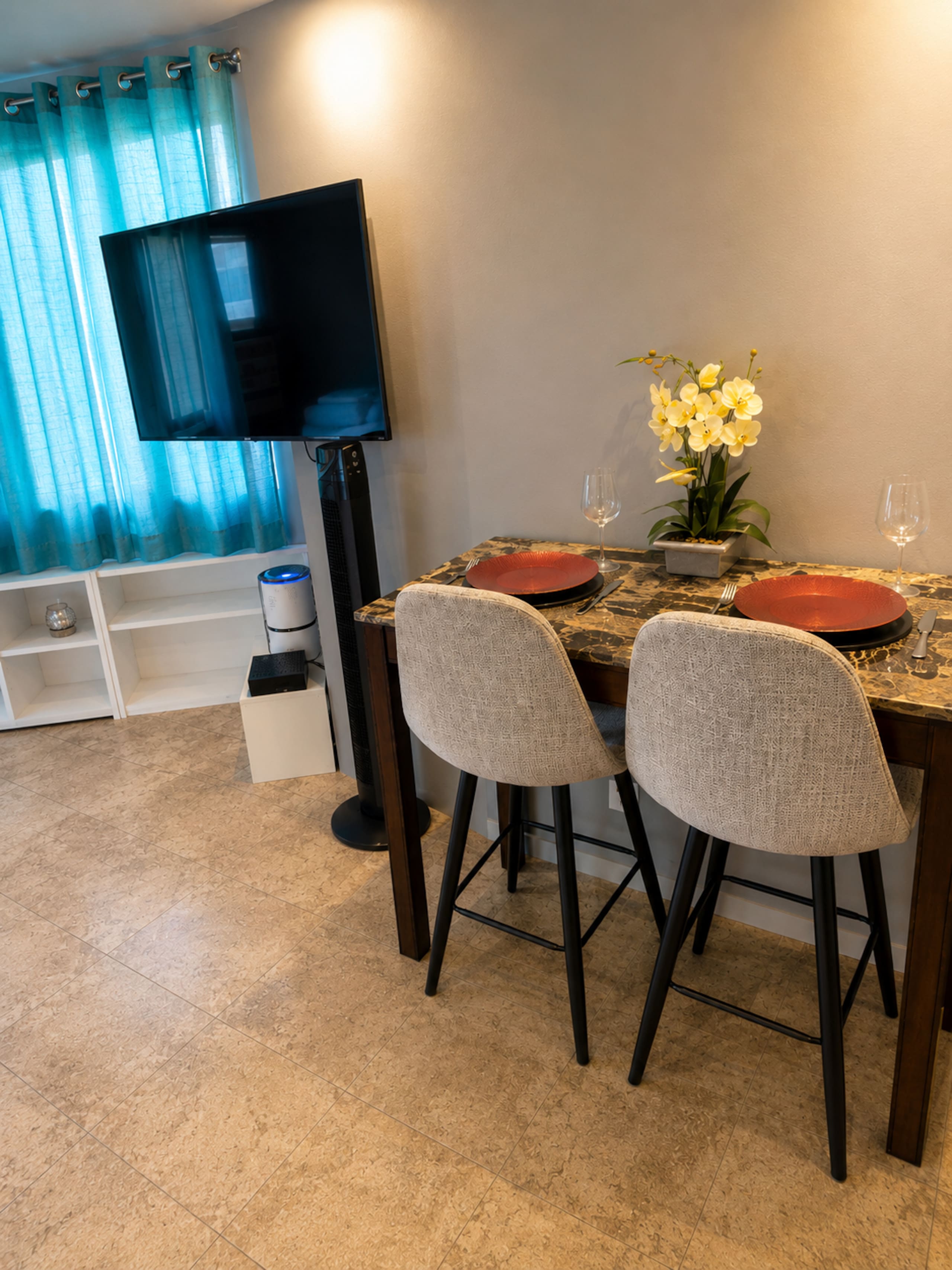 Condo in Honolulu · ★4.82 · 1 bedroom · 2 beds · 1 private bath - Image 12