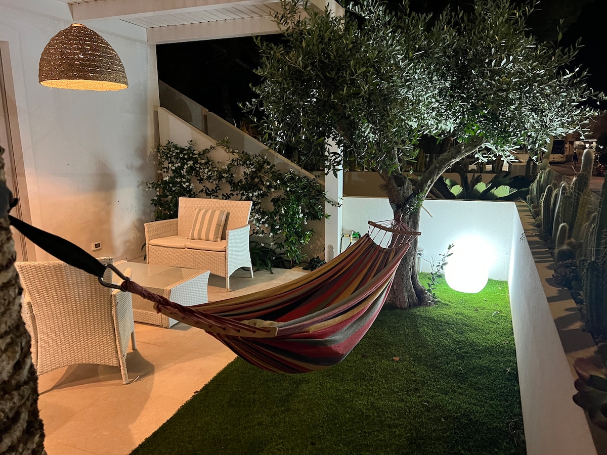 Proprietà Airbnb di successo: Villa Ippolita Three-room apartment with garden 50 meters sea a San Vito Lo Capo