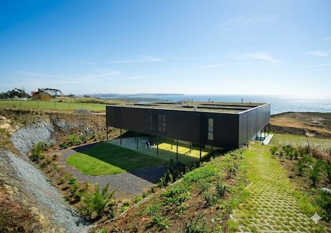 “Casa OS”, a villa overlooking the Cantabrian Sea
