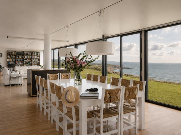 "Casa Os", Una Villa Sobre El Cantábrico - Santander, España
