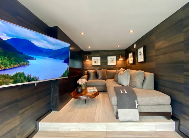 Área de loft con TV.