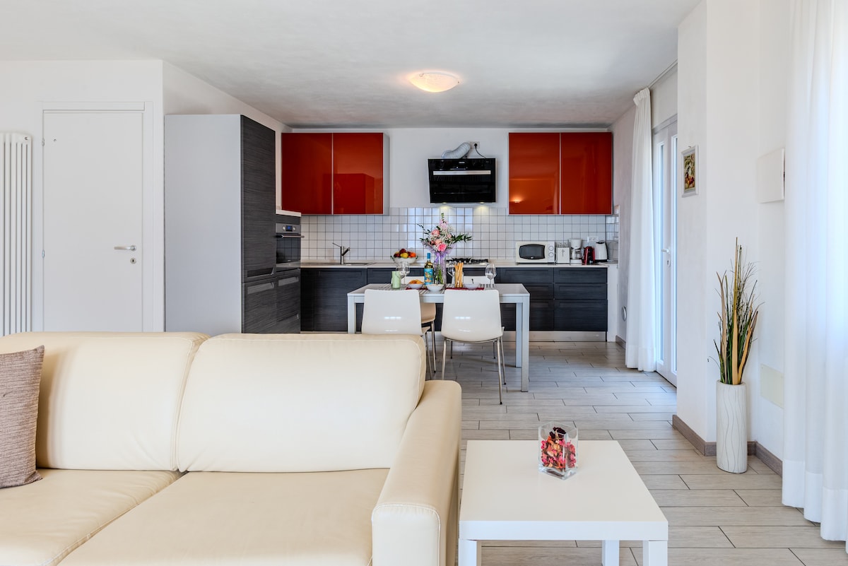 Top Airbnb: Lake Como Gravedona apartment with lake view à Gravedona Ed Uniti