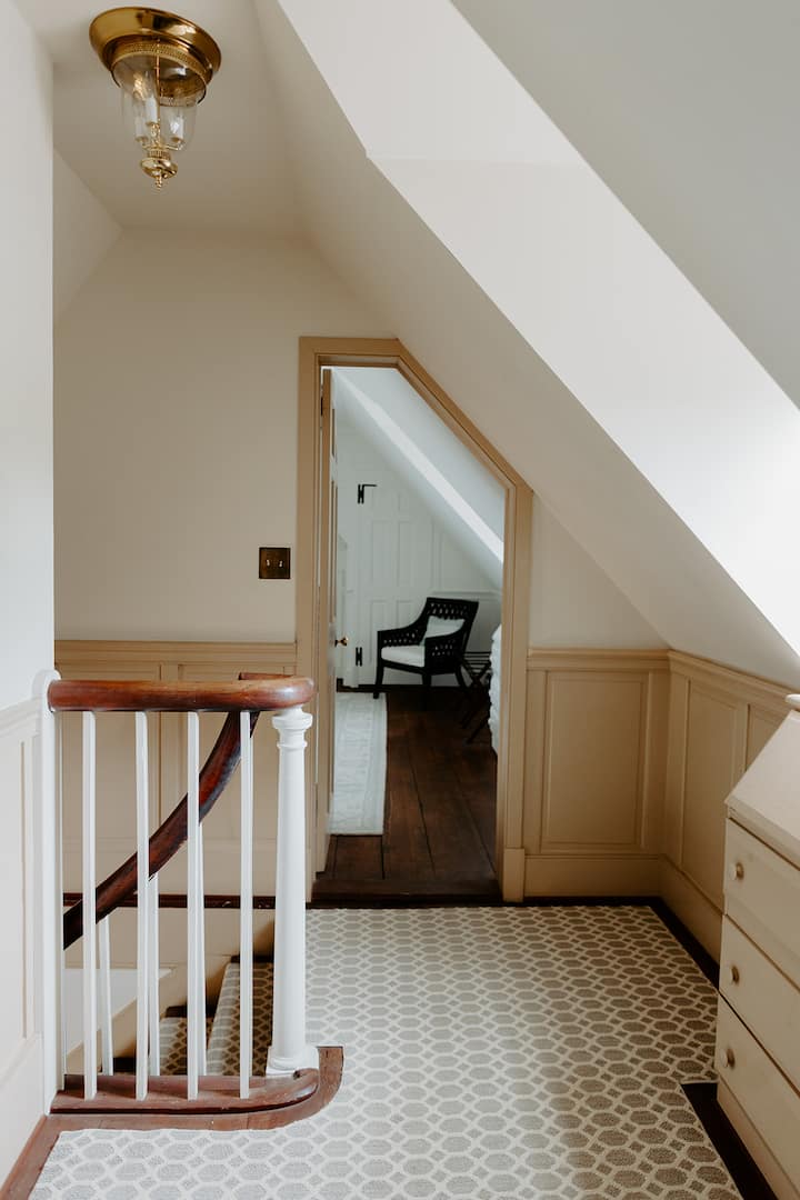 Queen bed, hallway bathroom #2, river front view