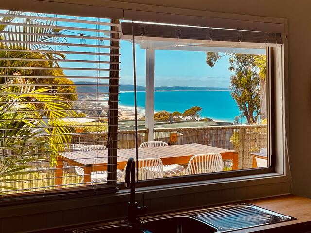Stunning family home -Amazing views -Central Lorne gallery image 4