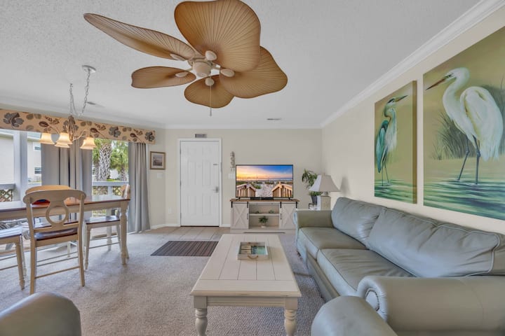 Shorehaven Lakefront & Steps To Beach W Pool - North Myrtle Beach, SC
