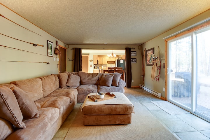 Cozy Tollgate Cabin Near Trails + Pool - Sisters, OR
