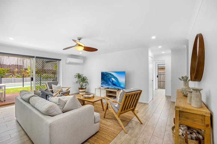 The Seahaven Family Home With Pool Pet Friendly - Noosa Heads