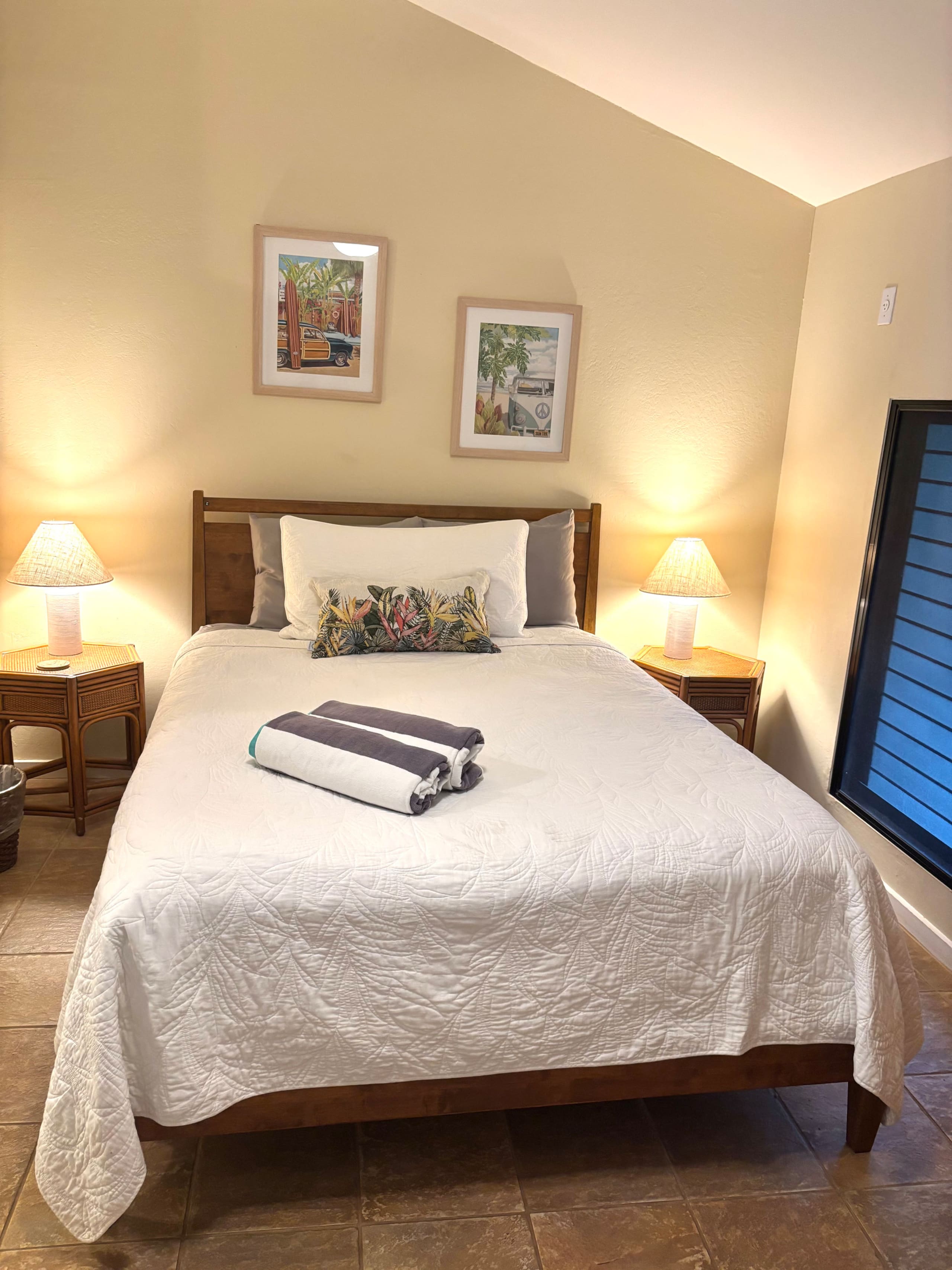 Townhouse in Lahaina · ★4.8 · 2 bedrooms · 4 beds · 2.5 baths - Image 2