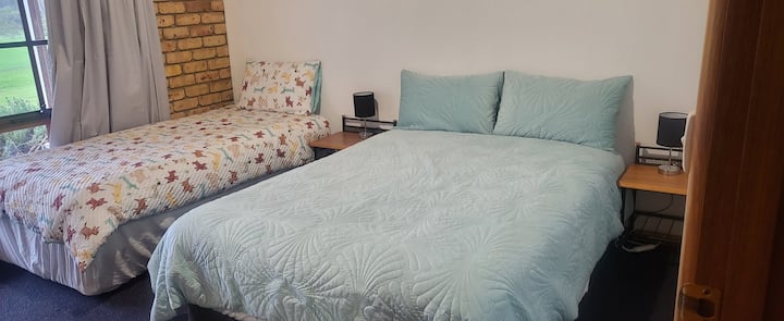 Ორადგილიანი საწოლი, ერთადგილიანი საწოლი 
ჩვილის საწოლი მოთხოვნისამებრ 