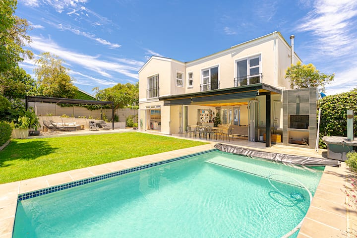 Five Bed / Five Bath House In Upper Kenilworth - Le Cap