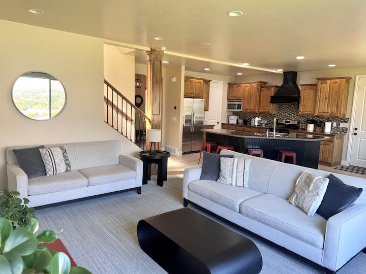 Beautiful Orem Home With Breathtaking Views! - 오렘