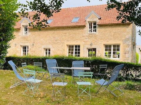 Charming farmhouse in a large park, sleeps 10