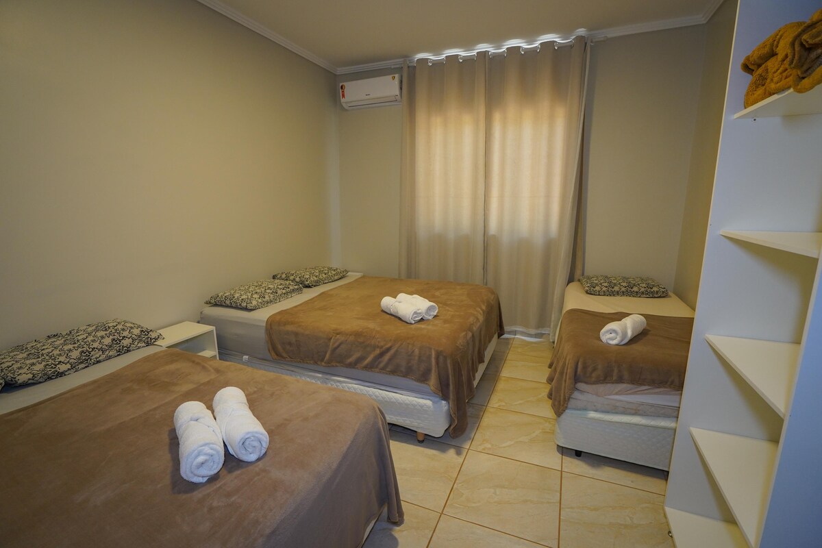 Quarto com Camas confortáveis e Ar condicionado 