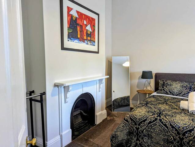 Ellis Cottage, Glebe – Luxury House, Hobart CBD gallery image 5