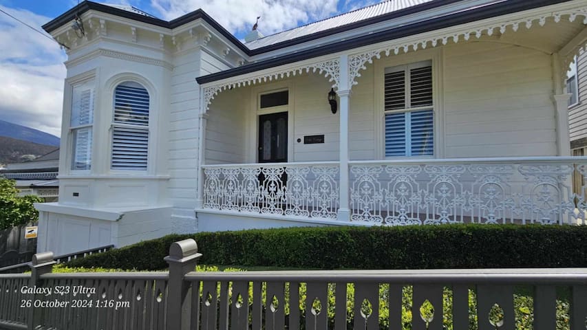 Ellis Cottage, Glebe – Luxury House, Hobart CBD