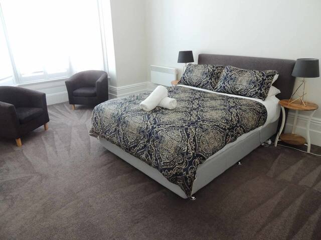 Ellis Cottage, Glebe – Luxury House, Hobart CBD gallery image 2