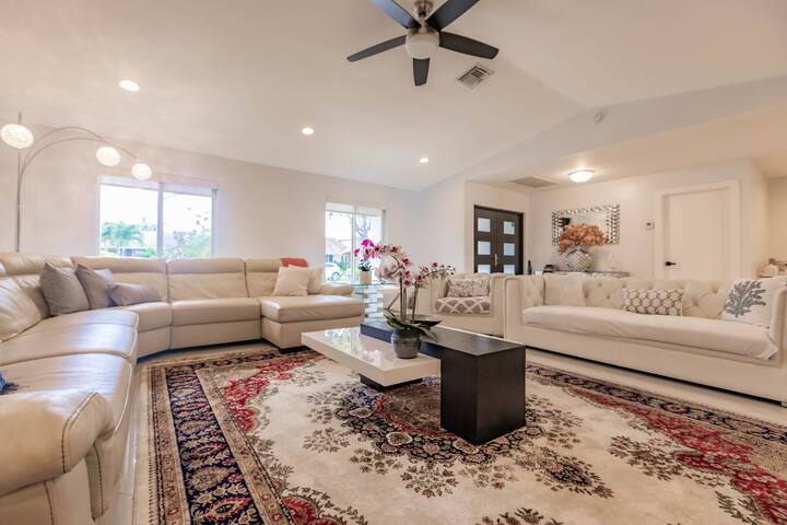 Oasis Deerfield bch w/salt heated pool/jacuzzi 3/2