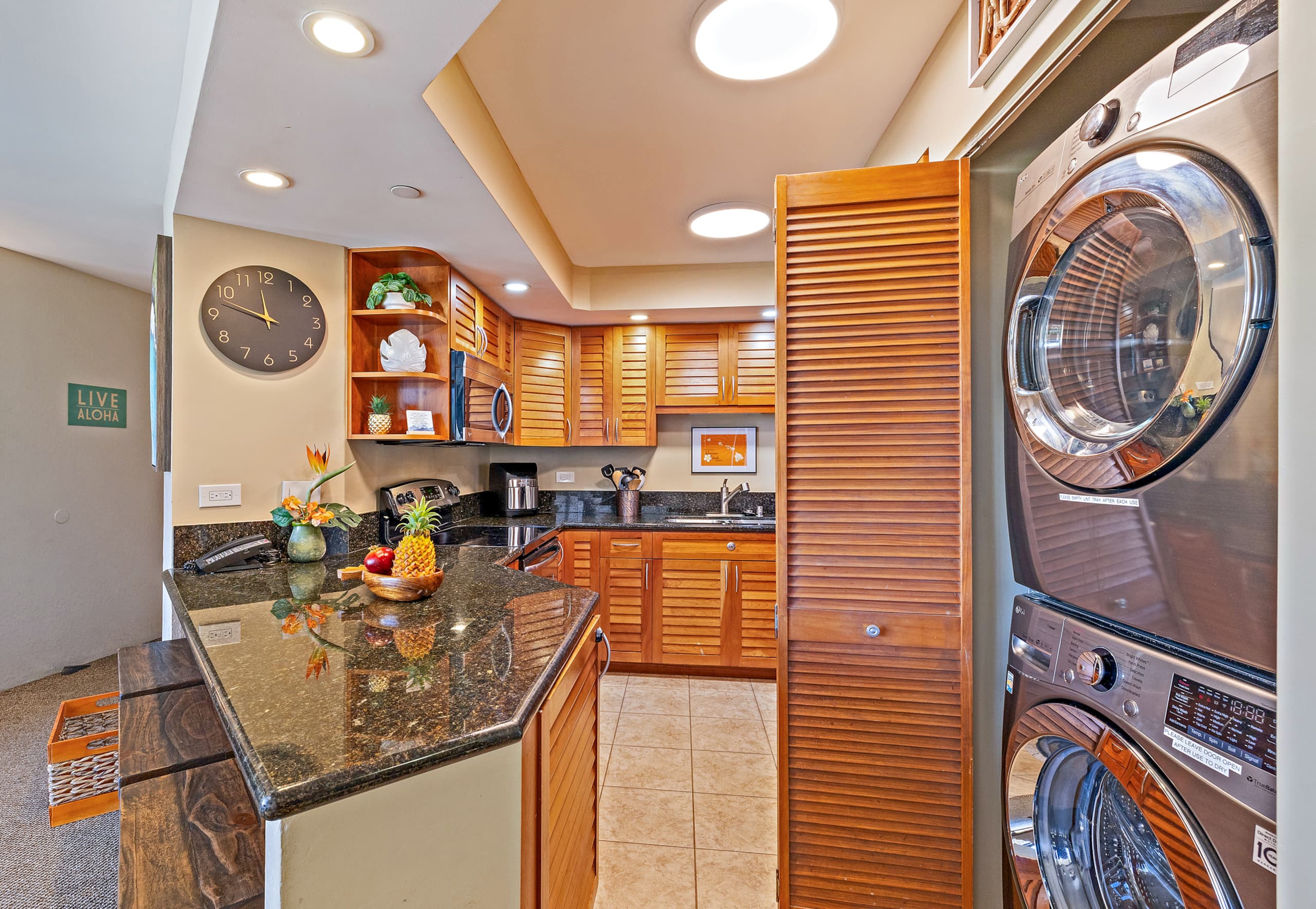 Condo in Lahaina · ★4.93 · 2 bedrooms · 5 beds · 2 baths - Image 5