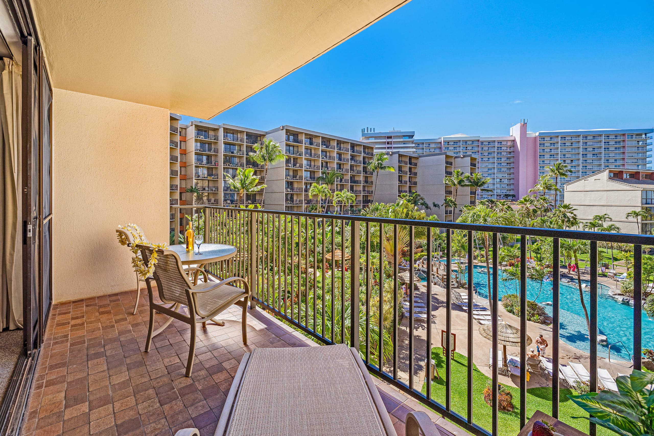 Condo in Lahaina · ★4.93 · 2 bedrooms · 5 beds · 2 baths - Image 31