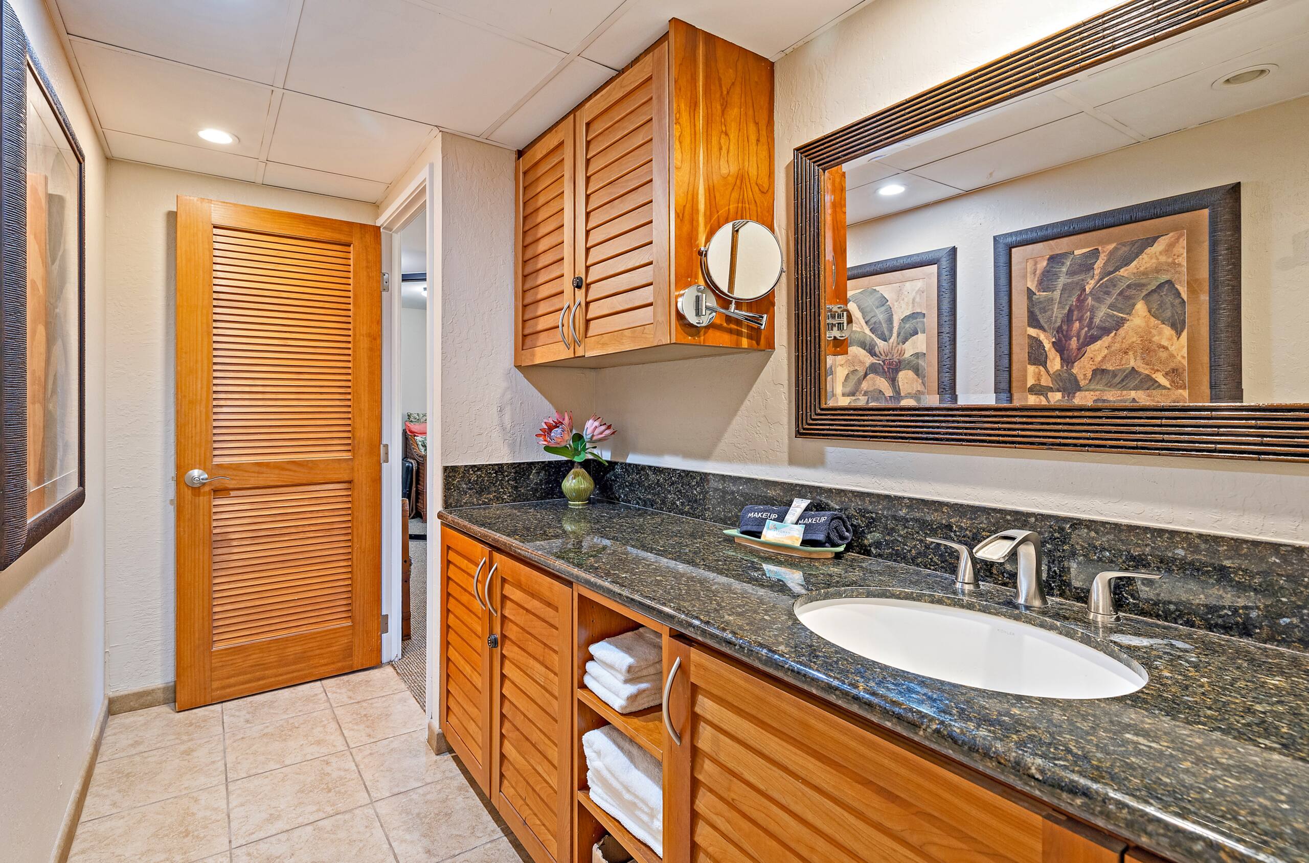 Condo in Lahaina · ★4.93 · 2 bedrooms · 5 beds · 2 baths - Image 21