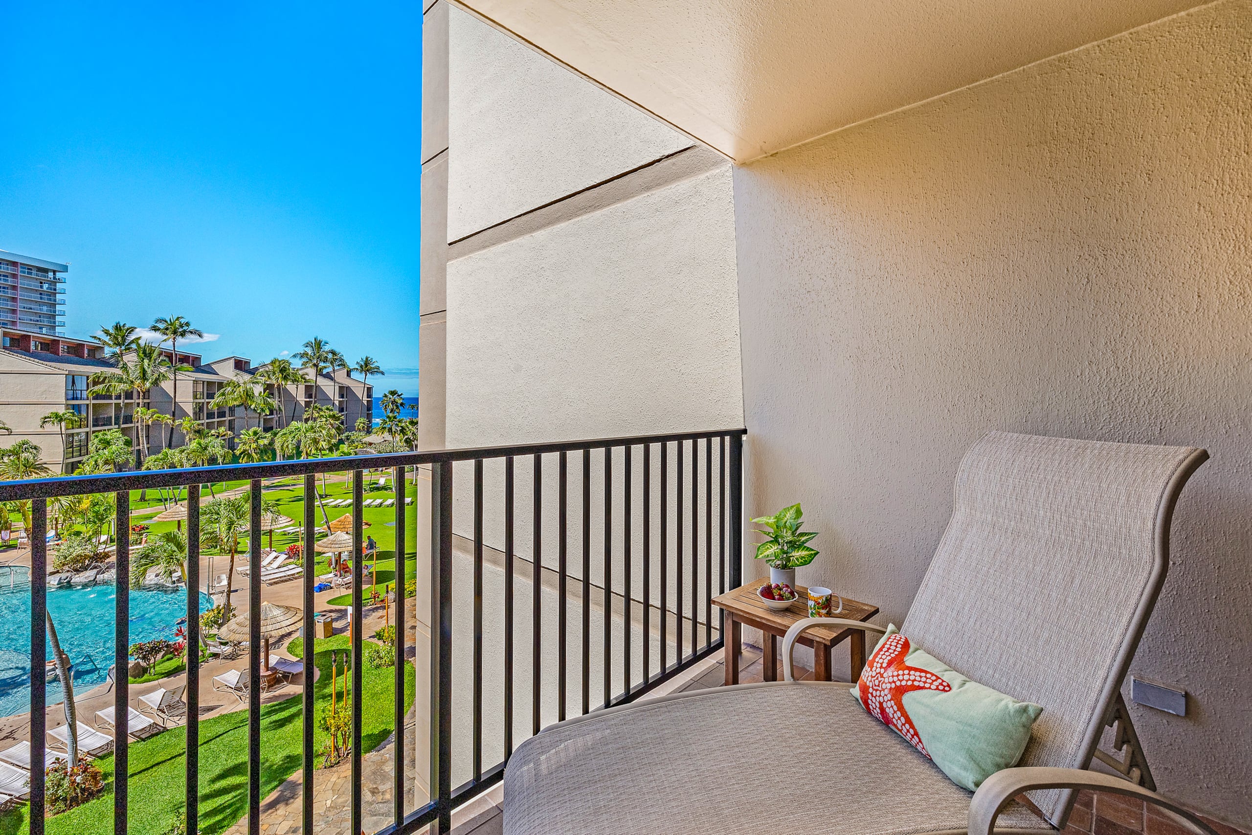 Condo in Lahaina · ★4.93 · 2 bedrooms · 5 beds · 2 baths - Image 30