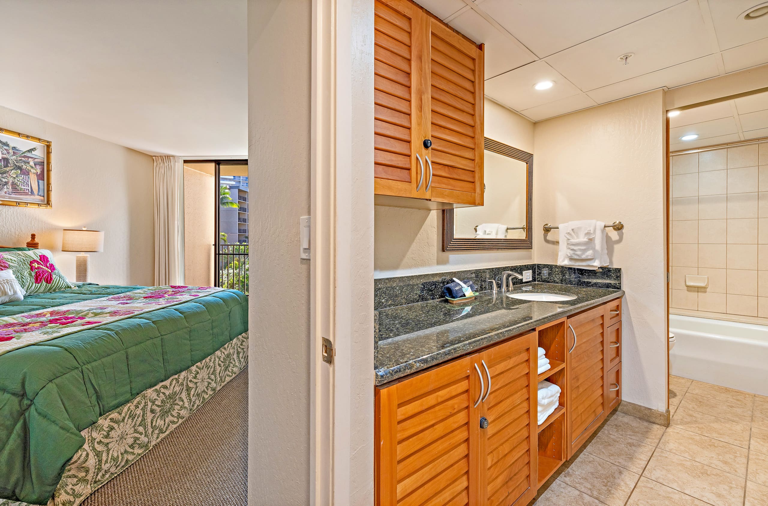 Condo in Lahaina · ★4.93 · 2 bedrooms · 5 beds · 2 baths - Image 23