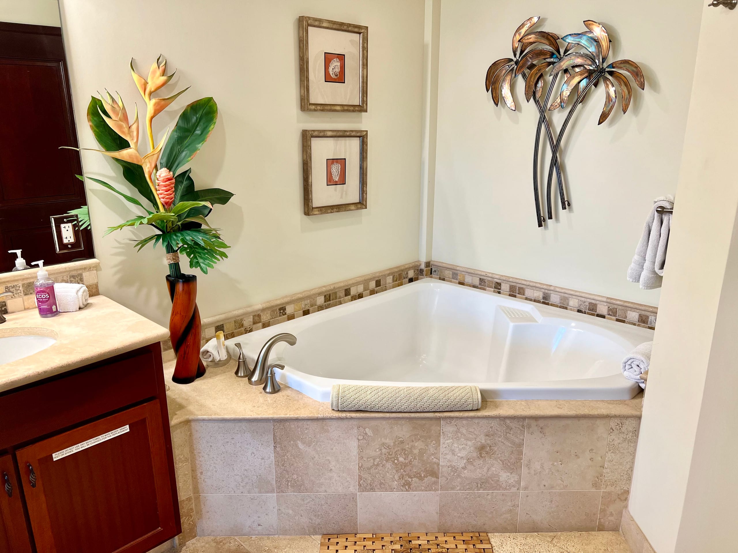 Kauai Paradise-3 hot-tubs-2Waterslides-2bdrm-3bath - Photo 23