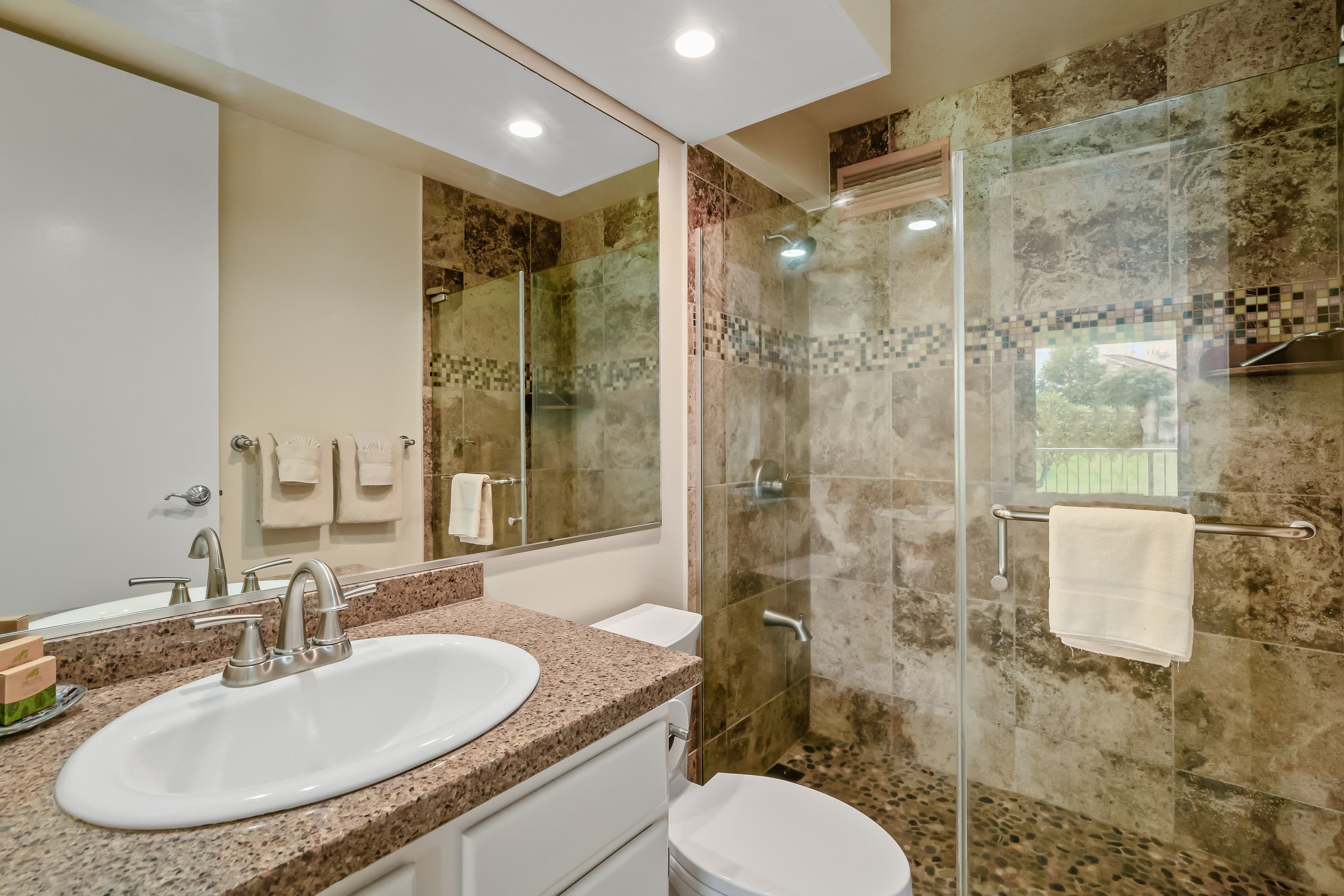 Condo in Princeville · ★4.93 · 1 bedroom · 2 beds · 2 baths - Image 15