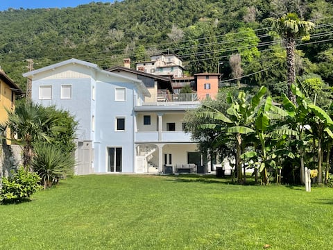 Villa Franca, with park directly on the lake