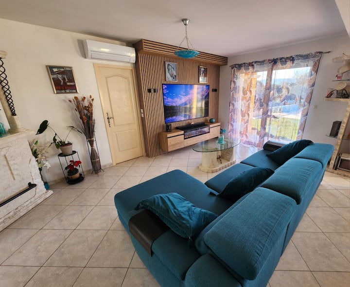 nový gauč nedávno nainštalovaný 