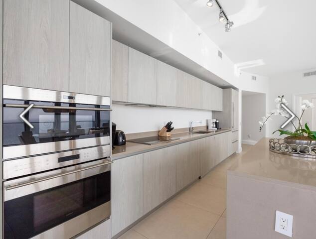 Hollywood Florida Beach Front 40 Floor gallery image 5