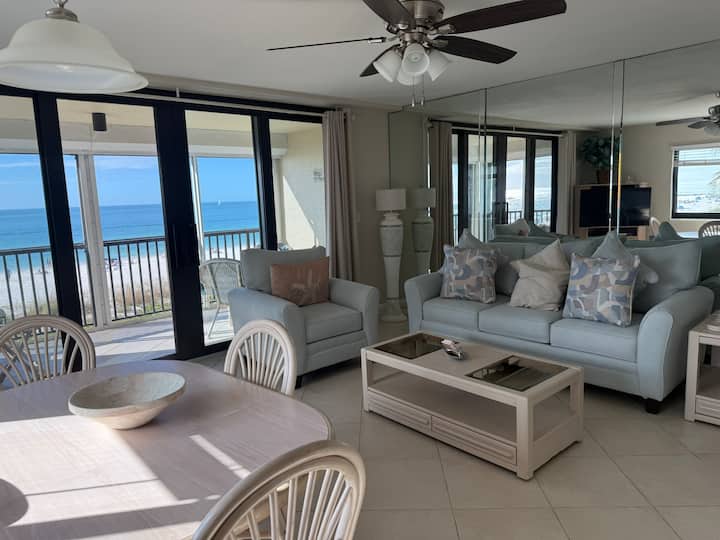 Beachfront 2br/2ba W/ Gulf Views + Lanai & Pool! - Marco Island, FL