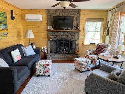 Top Airbnb: The Happy Place in Highlands / Franklin