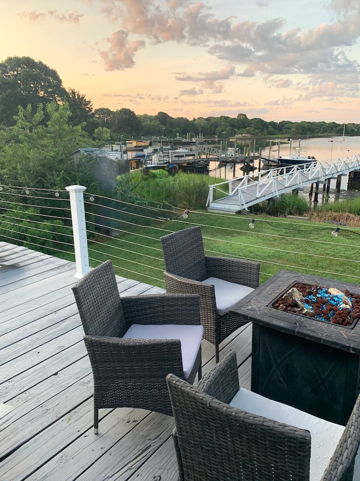 Cozy Waterfront Cottage With A Boat Dock - Narragansett, RI