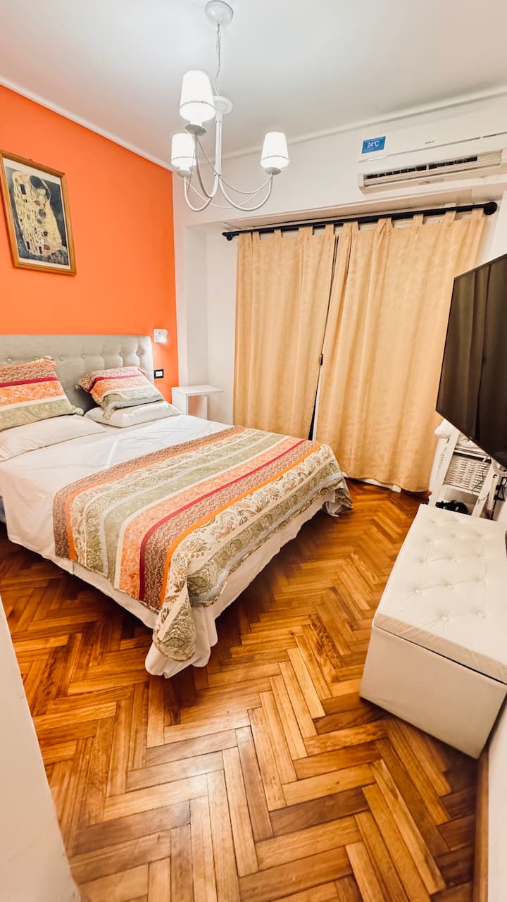 Krevet je bračni, rečeno mi je da je vrlo udoban.