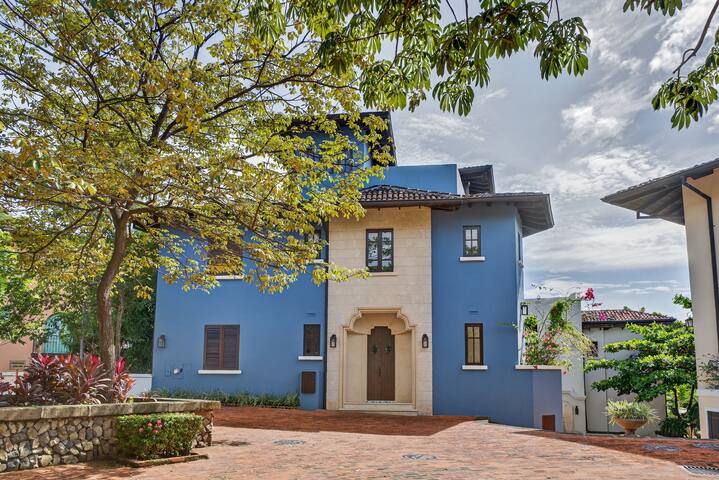 Near Beach, Pool & Beach Club Access - Casa Indigo