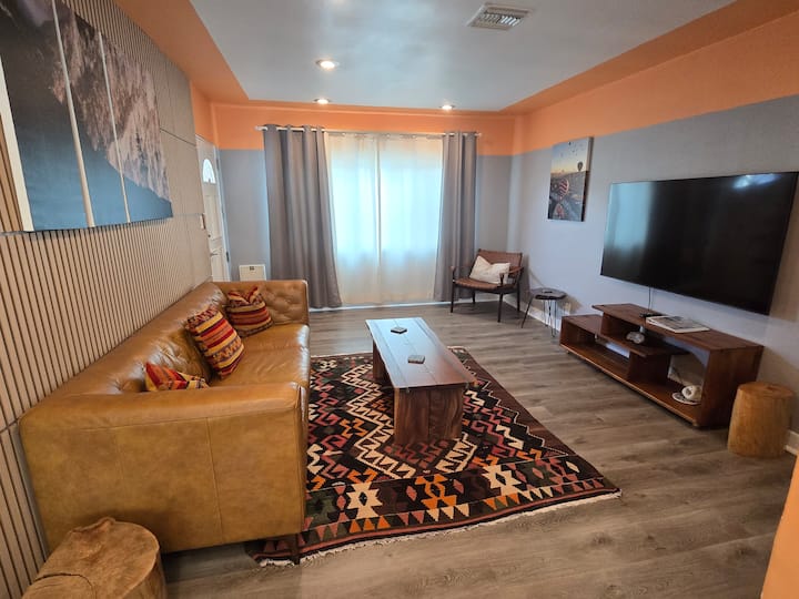 Central Gem Minutes From So-fi - Culver City, CA