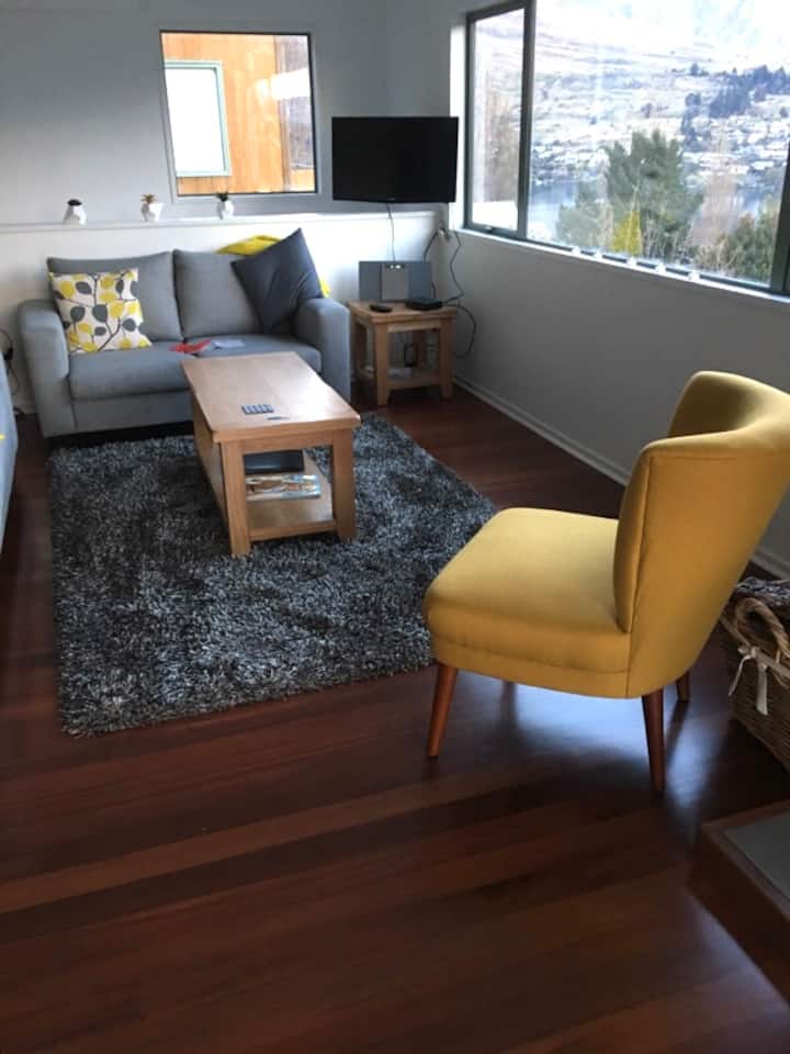 Queenstown Cottage With Fantastic Views - 퀸스타운