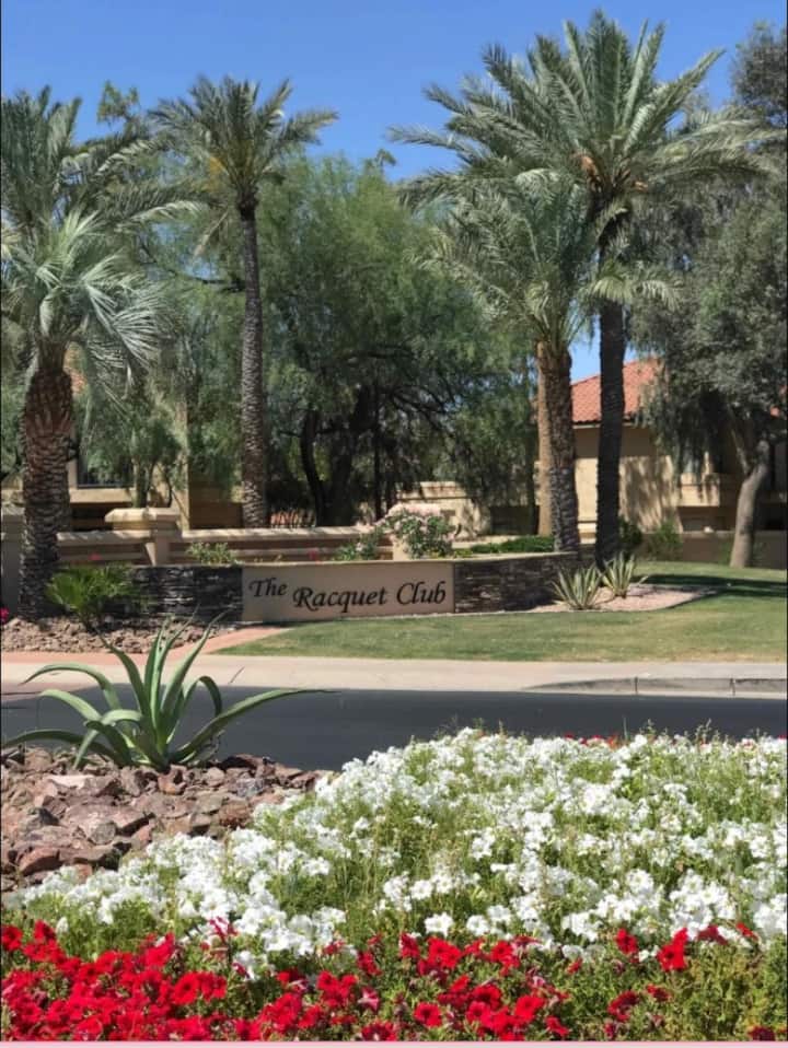 2 Primary Bedrms W/2 En Suite Baths Ground Level - Scottsdale