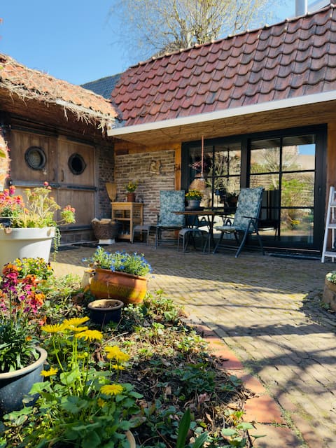 Intimate guesthouse, free parking, close to the sea.