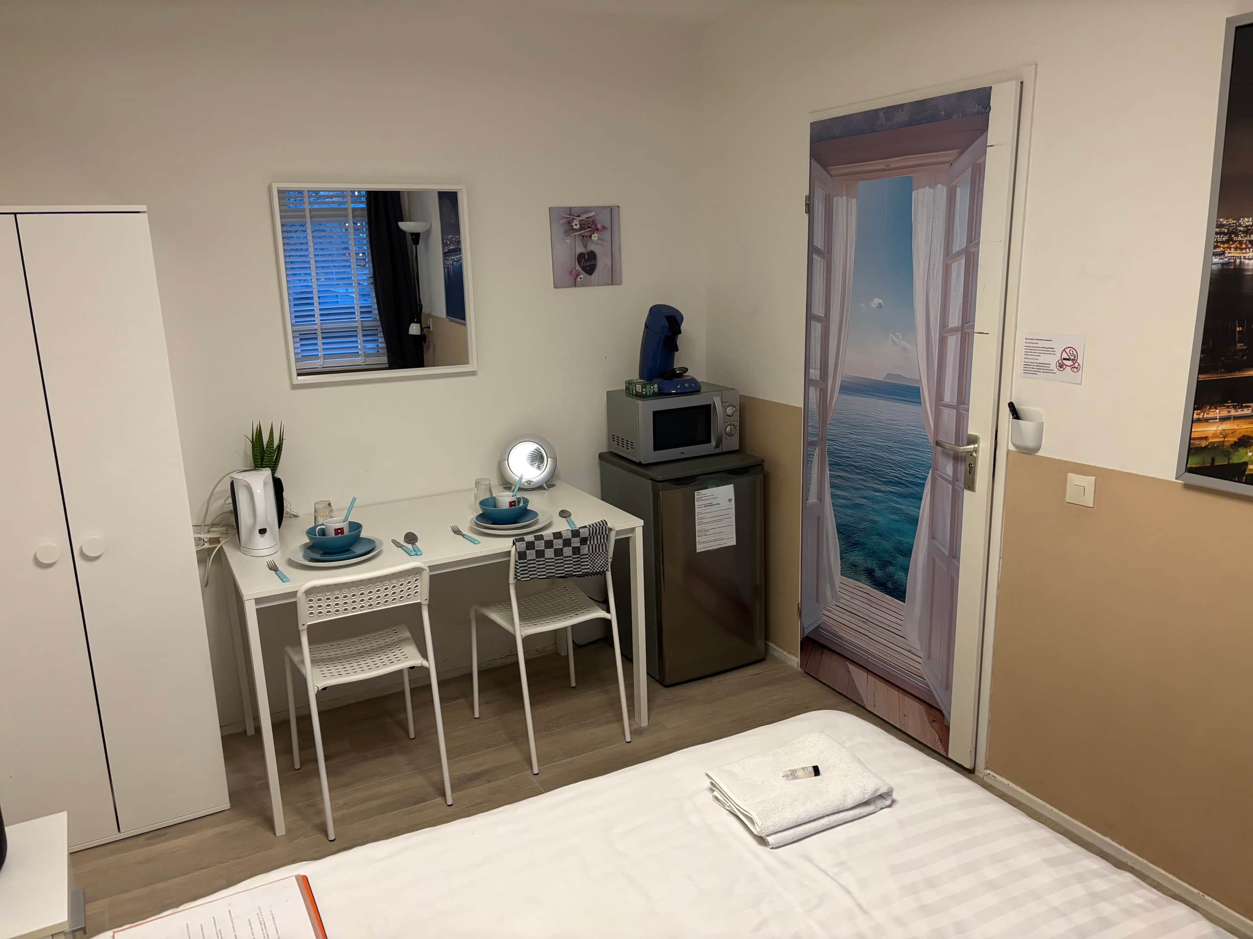 Large private kingsize bedroom close 2 city center - Photo 54