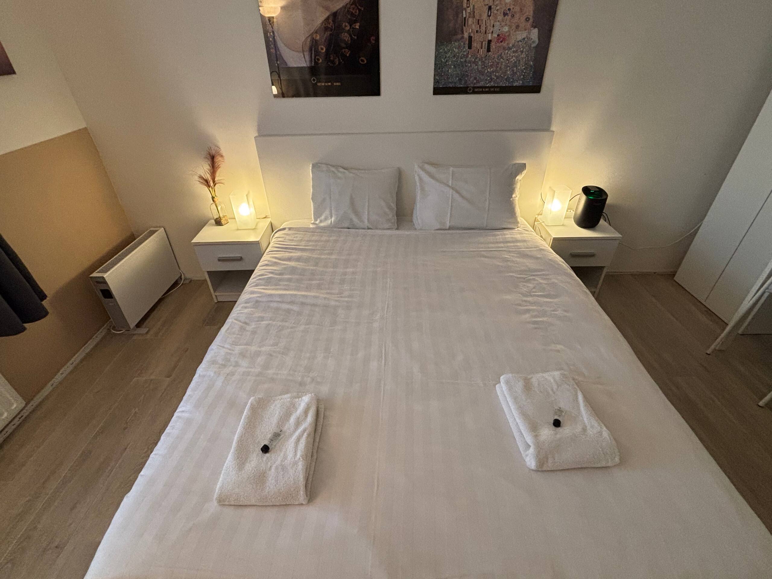 Large private kingsize bedroom close 2 city center - Photo 35