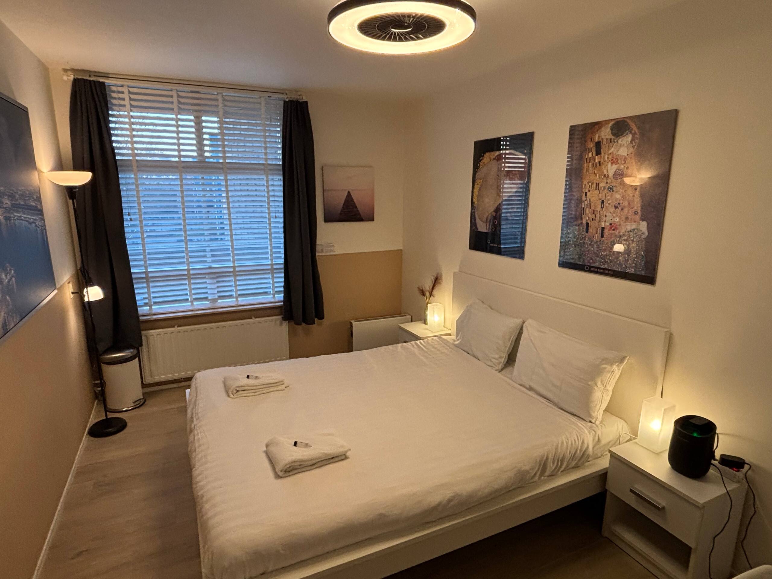 Large private kingsize bedroom close 2 city center - Photo 28