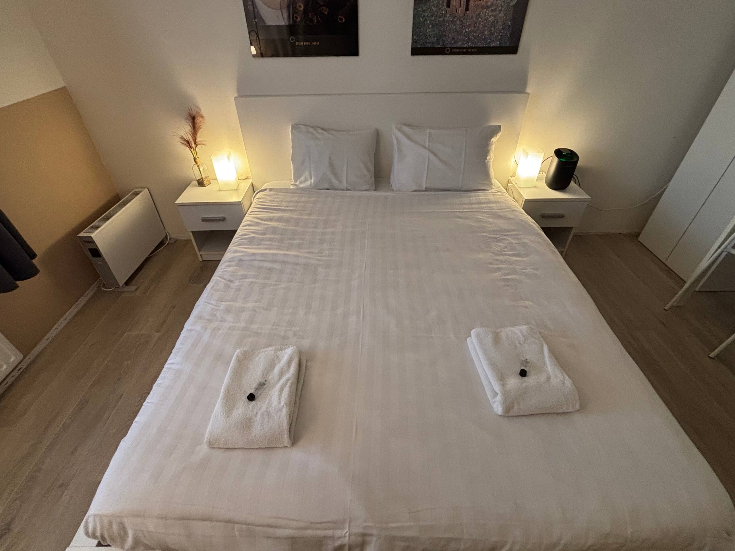 Large private kingsize bedroom close 2 city center - Photo 33