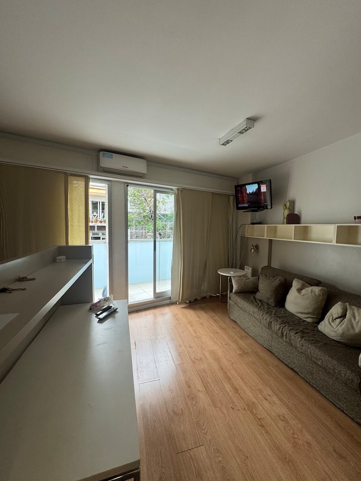 Departamento monoambiente con balcón en Recoleta