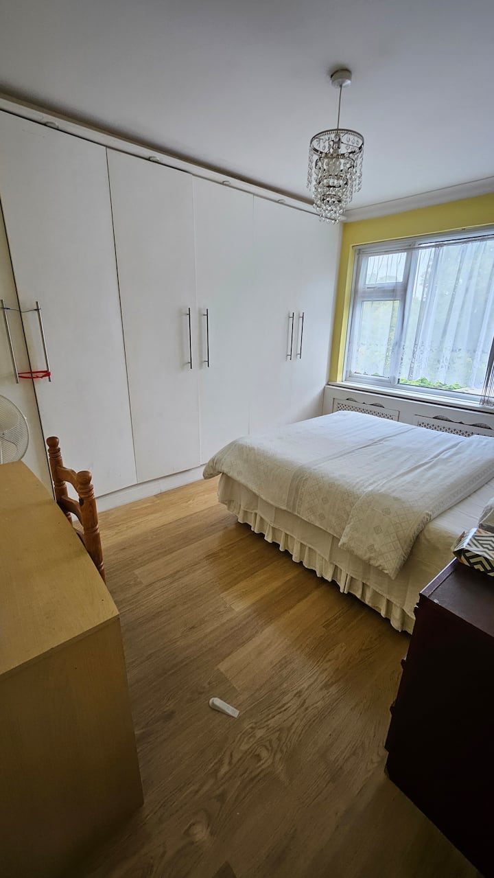 Beautiful Double Bedroom With Garden Access & Wifi - Romford