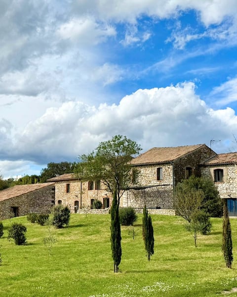 Surprising farmhouse in Cévennes, private pool and hot tub.