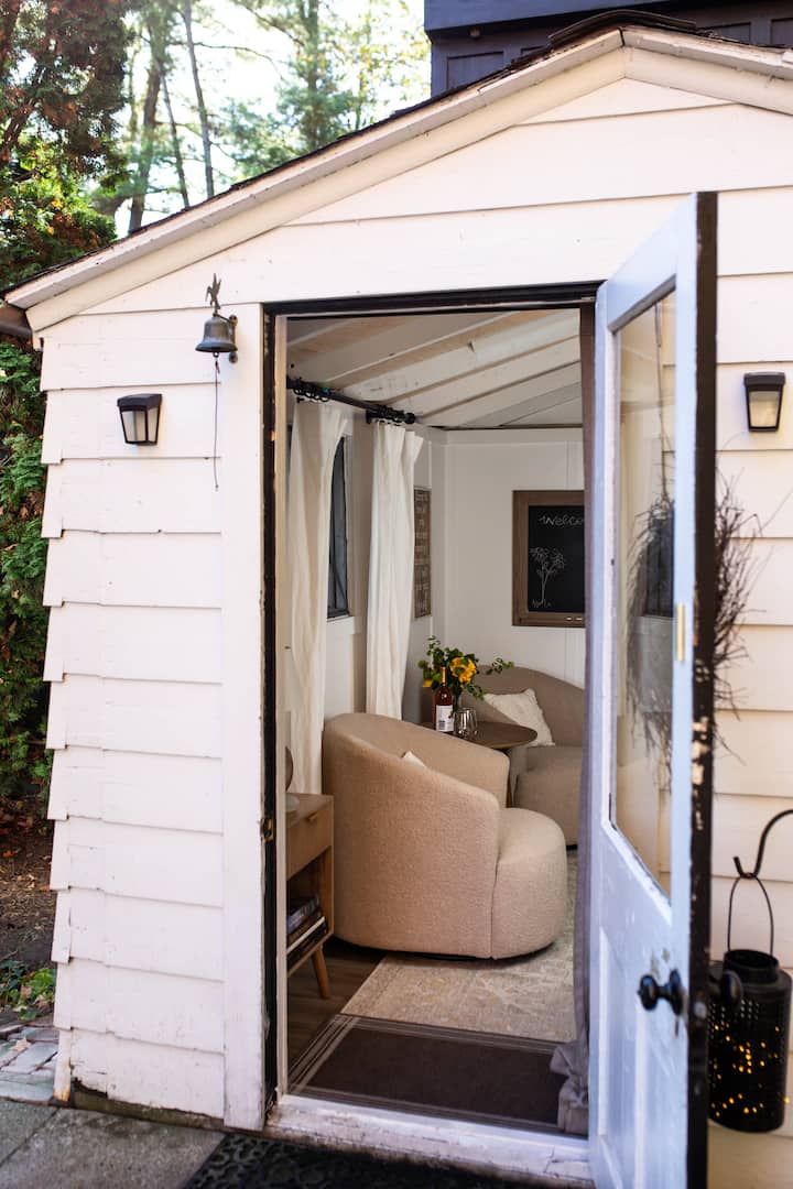 The Tiny Shed-boutique Getaway-wooded View-firepit - Indiana